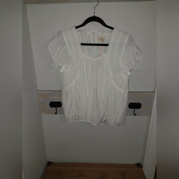 Entra white flutter sleeve top size small - Picture 4 of 10